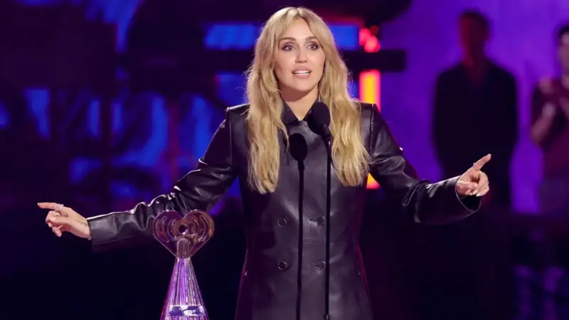 مايلي سايرس تُتوّج بجائزة الابتكار في iHeartRadio 2026