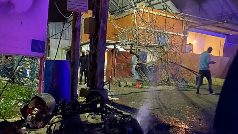 فيديو وصور - من استهدفت الضربات الإسرائيلية بجنوب لبنان؟ وكيف علّق "حزب الله"؟