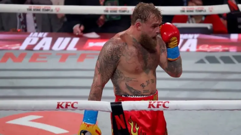 من هو الملاكم جيك بول؟.. المؤثر الأميركي يستعرض أمواله بعد السقوط أمام جوشوا