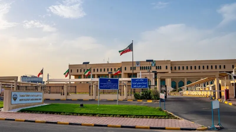 عطل فني يضرب عدد من محطات الكهرباء في الكويت