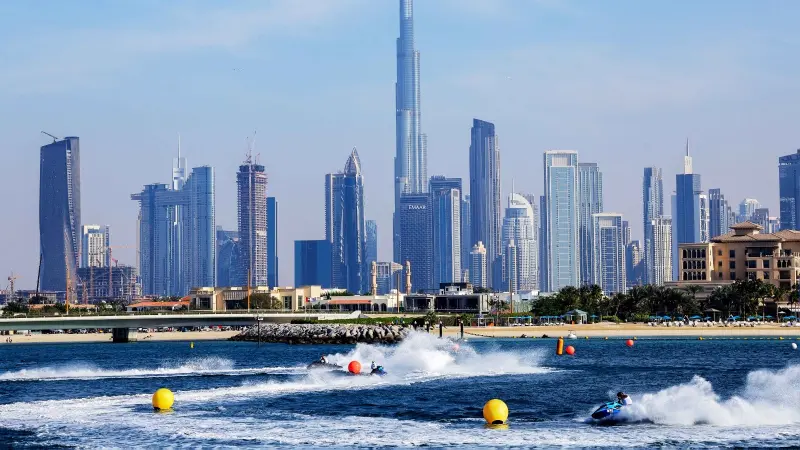 شواطئ دبي تحتضن نخبة المتسابقين في 4 بطولات بحرية عالمية
