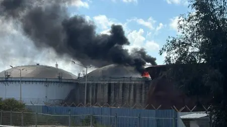 فيديو - اندلاع النيران في مصفاة نفط حيفا بعد تعرضها لهجوم إيراني