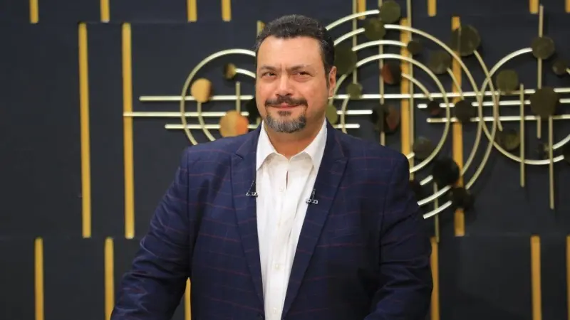 مراد مكرم يطلق وعدًا طريفًا قبل مواجهة مصر والأرجنتين في كأس العالم