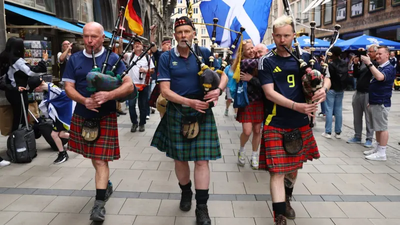 منافس المغرب.. جماهير اسكتلندا ترتدي زيها التقليدي في المونديال بعد موافقة "فيفا"
