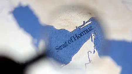 رصد 20 سفينة تتجه إلى مخرج "هرمز" بعد إعلان فتحه