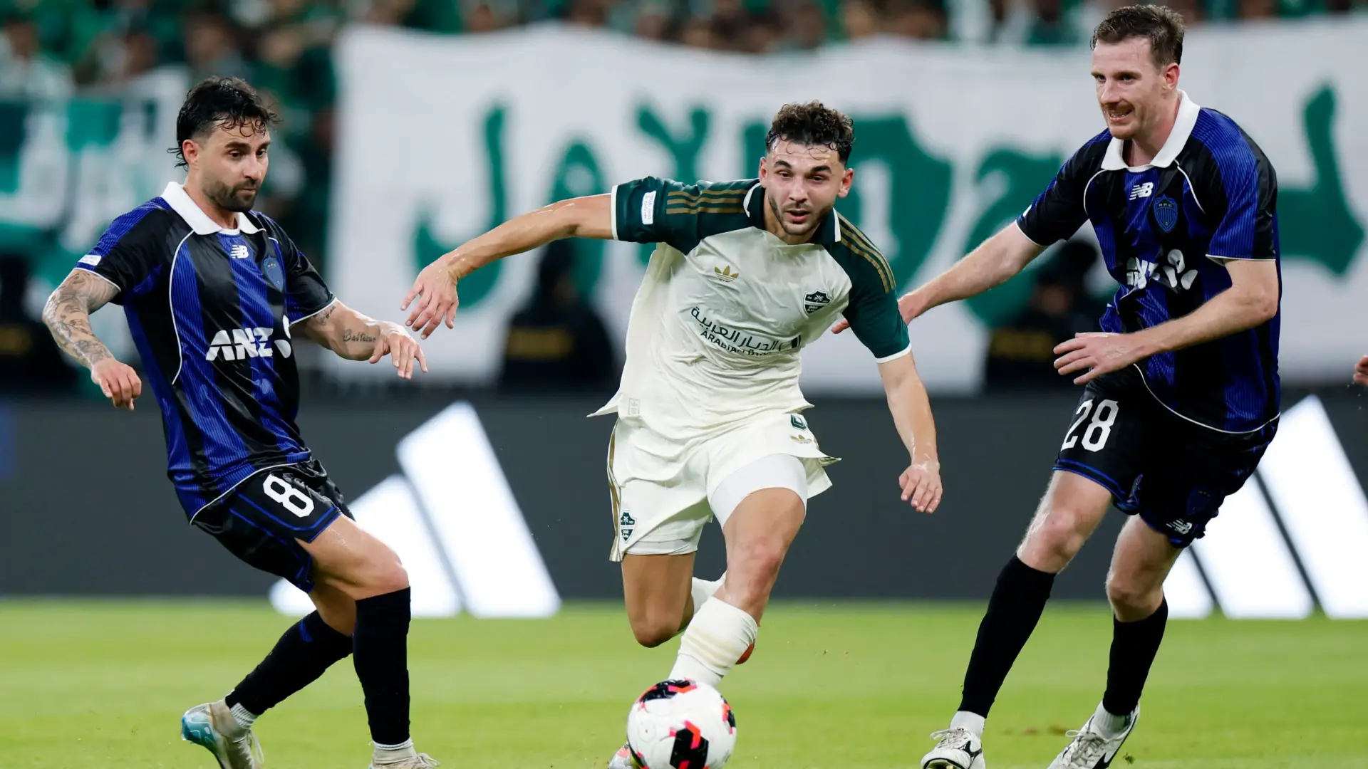 الأهلي يواجه صن داونز في اختبار جديد في كأس القارات للأندية (رويترز) الأهلي يواجه صن داونز في اختبار جديد في كأس القارات للأندية (رويترز)