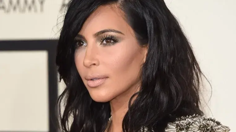 كيم كاردشيان مستعدة لمواجهة "عصابة الأجداد"