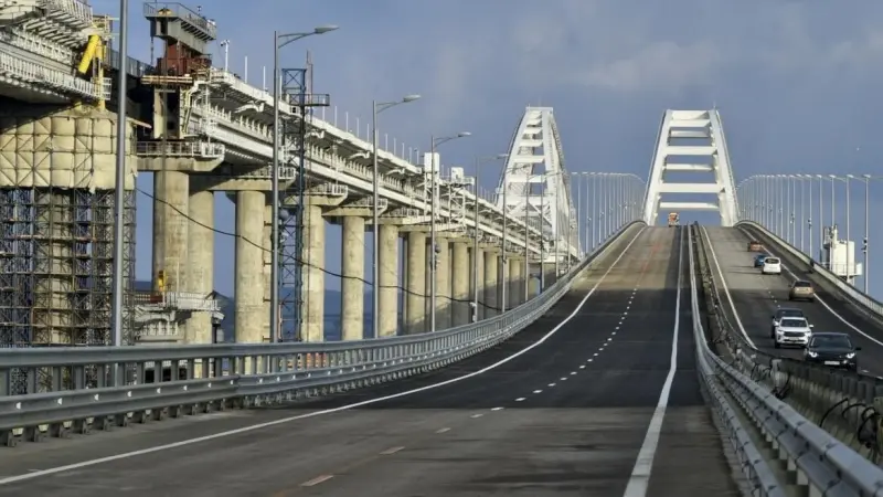 روسيا تعلّق الحركة على جسر القرم.. وأوكرانيا تتحدث عن "إحراز تقدم"