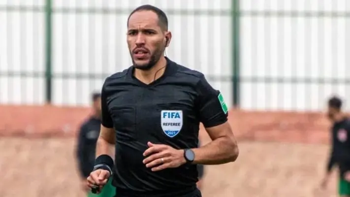 بسبب أخطاء جسيمة.. الاتحاد الجزائري لكرة القدم يوقف حكميّن بشكل فوري