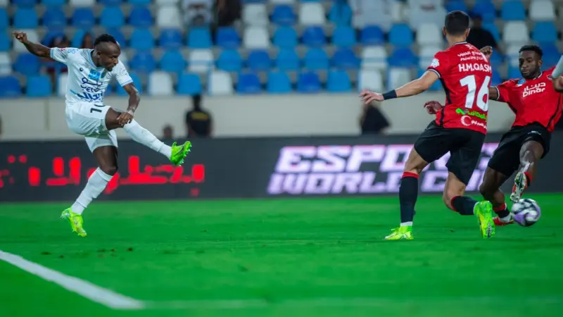 الأخدود يتمسك بأمل بقائه في الدوري السعودي ويفوز على الرائد