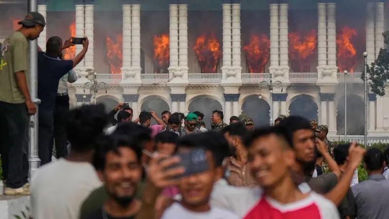 جيل "زد" يسقط حكومة نيبال.. و"تشات جي بي تي" يختار البديل