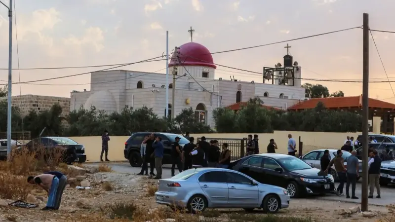 المشهد باختصار: ارتفاع عدد ضحايا هجوم كنيسة الكرك.. و"عقاب جماعي" لفلسطينيّي الضفة