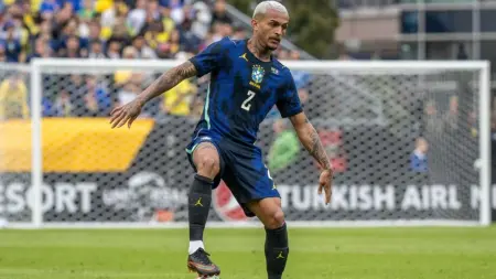 related_news_inside_blogsكأس العالم 2026 - لاعب مانشستر يونايتد الجديد يعوّض ويسلي في قائمة البرازيل قبل لقاء المغرب