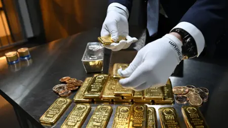 الذهب يربك المستثمرين والمدخرين.. هل تشتري الآن أم تنتظر؟