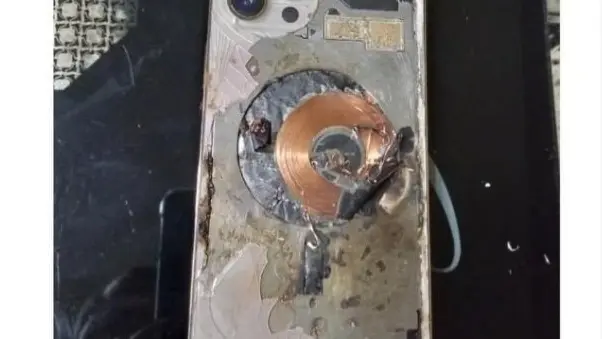 صورة لانفجار "آيفون" تثير قلق اللبنانيين.. ما حقيقتها؟