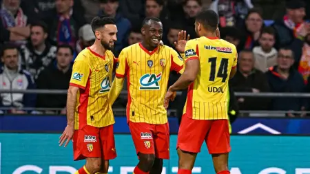 كأس فرنسا - سعود عبد الحميد يقود لانس لنصف النهائي بعد الفوز على ليون