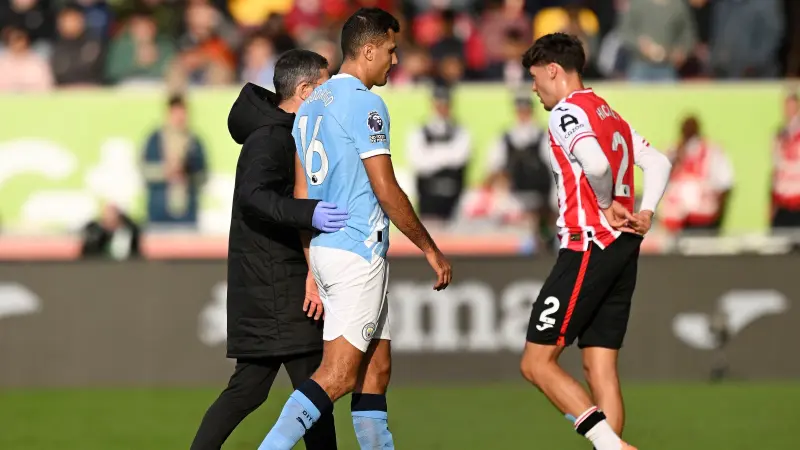 الدوري الإنجليزي - غوارديولا يصدم جماهير السيتي بشأن موعد عودة رودري