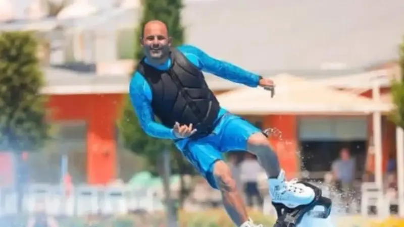 تفاصيل وفاة محمود عبد الغني لاعب الفلاي بورد.. اختل توازنه وسقط من السماء