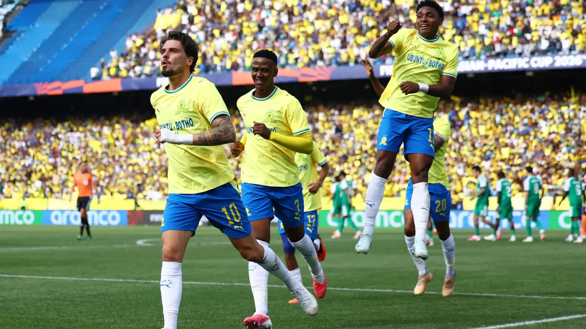 الأهلي السعودي يودع بطولة كأس القارات للأندية (رويترز) الأهلي السعودي يودع بطولة كأس القارات للأندية (رويترز)