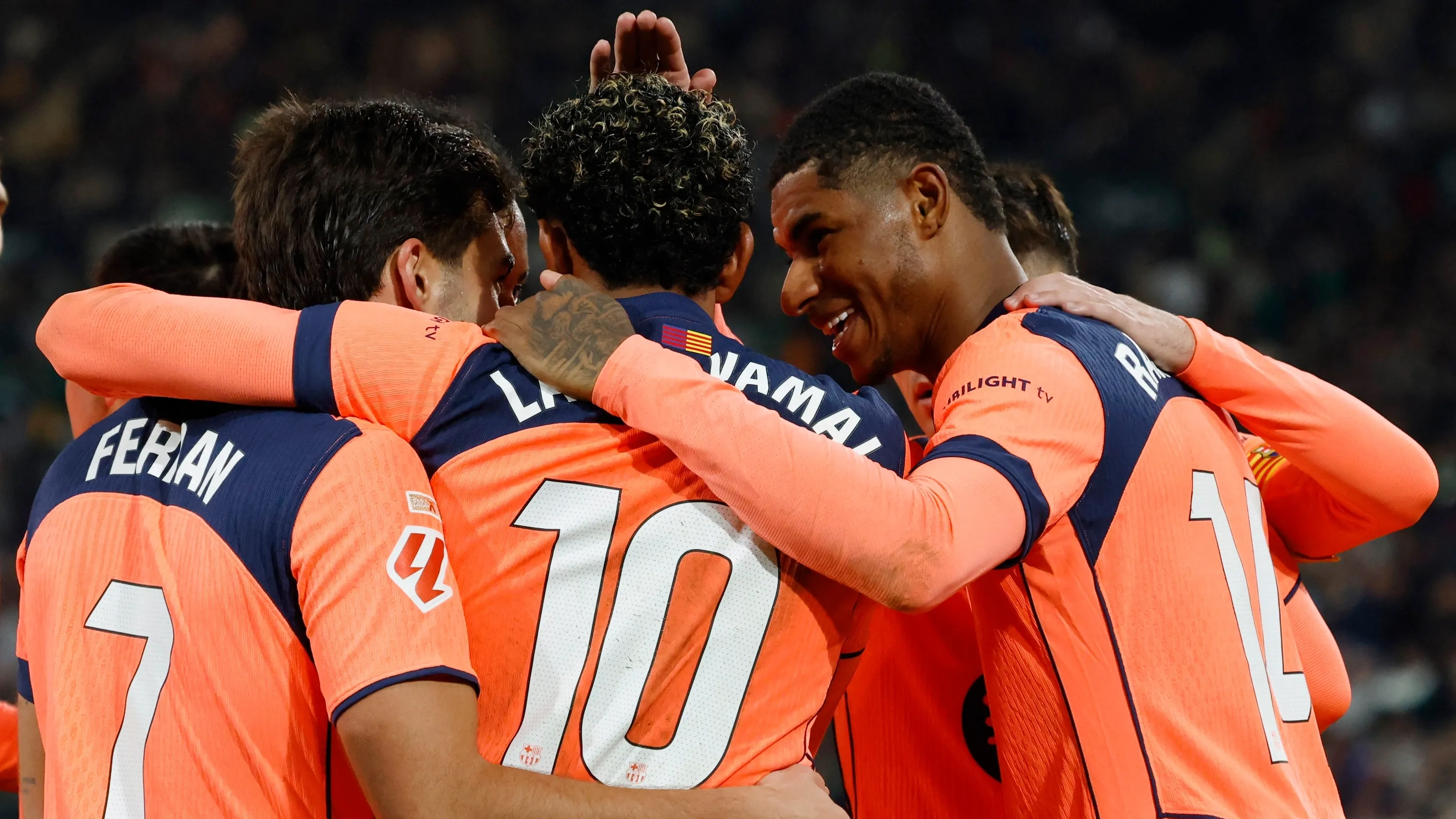 الدوري الإسباني - برشلونة يكتسح ريال بيتيس ويحافظ على صدارة الليغا 