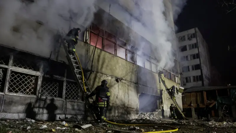 روسيا تهاجم شرق أوكرانيا بالمسيّرات.. وإجلاء العشرات في كورسك