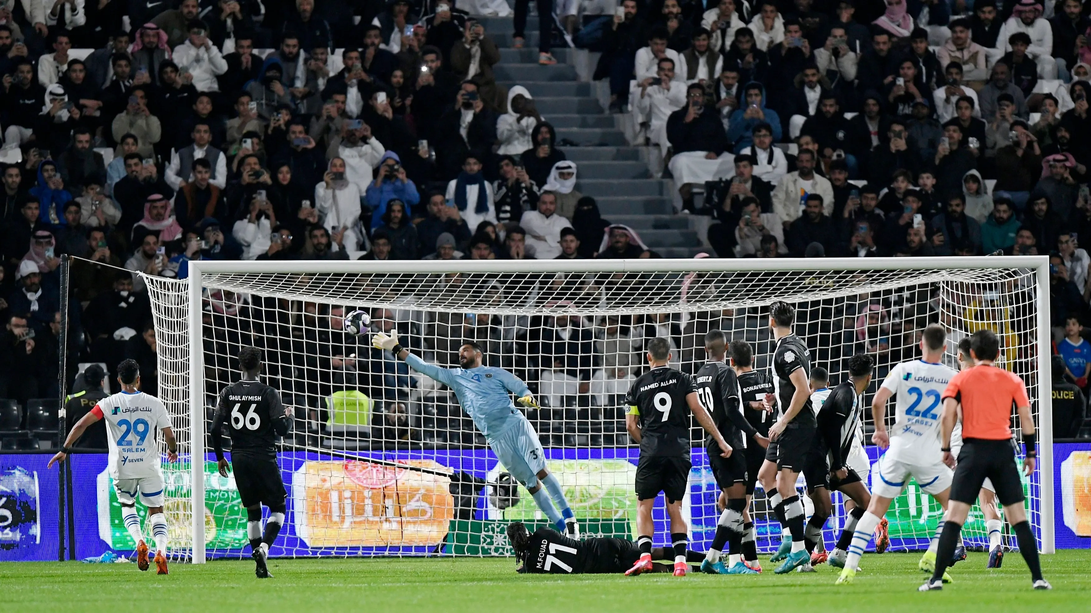 القنوات الناقلة لمباراة الشباب ضد القادسية اليوم في دوري "روشن" السعودي مع الموعد والتشكيلة 