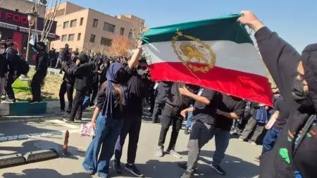 فيديو - لليوم الثاني تواليا.. احتجاجات طلابية حاشدة معارضة للنظام الإيراني