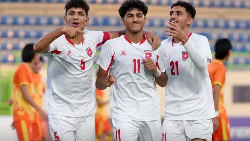 القنوات الناقلة لمباراة الأردن ضد العراق اليوم في تصفيات كأس آسيا للناشئين تحت 17 سنة 2026 مع الموعد والتشكيلة