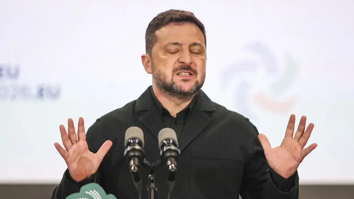 زيلينسكي يدعو إلى وحدة الجيش بعد احتجاجات على استقالة وزير الدفاع الأوكراني (أ ف ب) زيلينسكي يدعو إلى وحدة الجيش بعد احتجاجات على استقالة وزير الدفاع الأوكراني (أ ف ب)