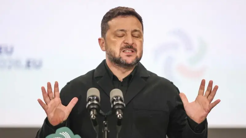 بعد استقالة وزير الدفاع.. زيلينسكي يدعو للحفاظ على وحدة الجيش