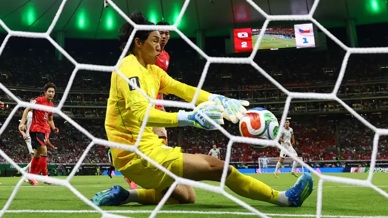 كأس العالم 2026 - حارس كوريا الجنوبية يكتب قصة مؤثرة في قيادة بلاده للفوز على التشيك