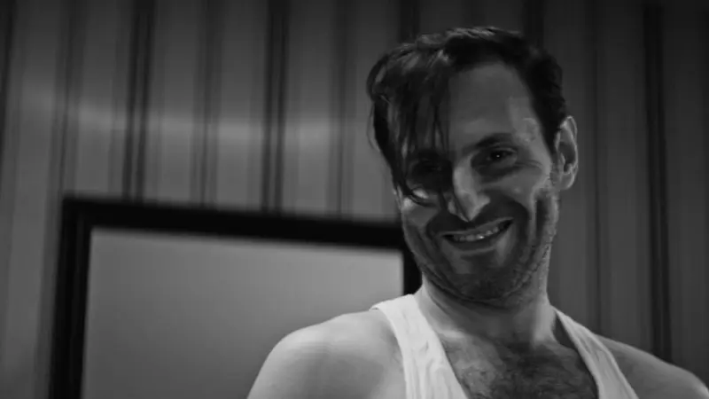 فيديو - من هو سفاح البنوك في الكويت 1983 الذي عرضت قصته بمسلسل وحوش؟