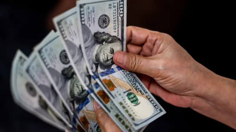 مكاسب الدولار تتسع هذا الأسبوع.. أفضل أداء منذ أكتوبر