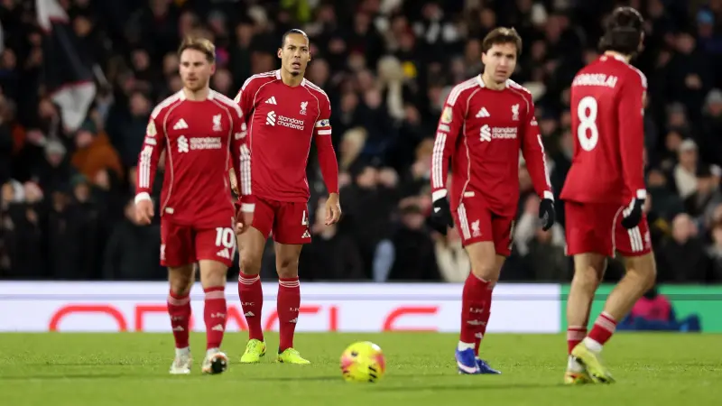 قائد ليفربول يحذر من تأثير النقد الإعلامي على اللاعبين الشباب