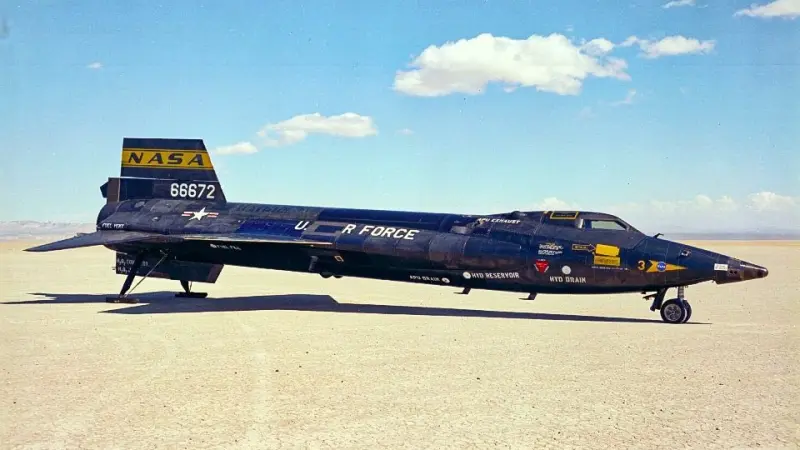 10 طائرات من أسرع طائرات حربية في العالم 2023