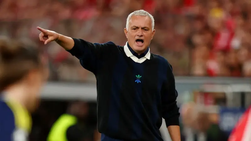 بعد السقوط الأوروبي هل يخلف مورينيو لاجي على رأس بنفيكا؟