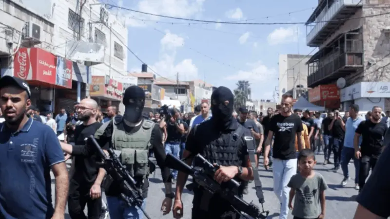 تقرير: نتانياهو يحتفل بإقرار الميزانية على وقع "وعود كاذبة"