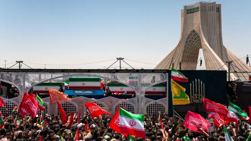 صور - قُم تستقبل جثمان خامنئي وسط مراسم تشييع رسمية وشعبية واسعة