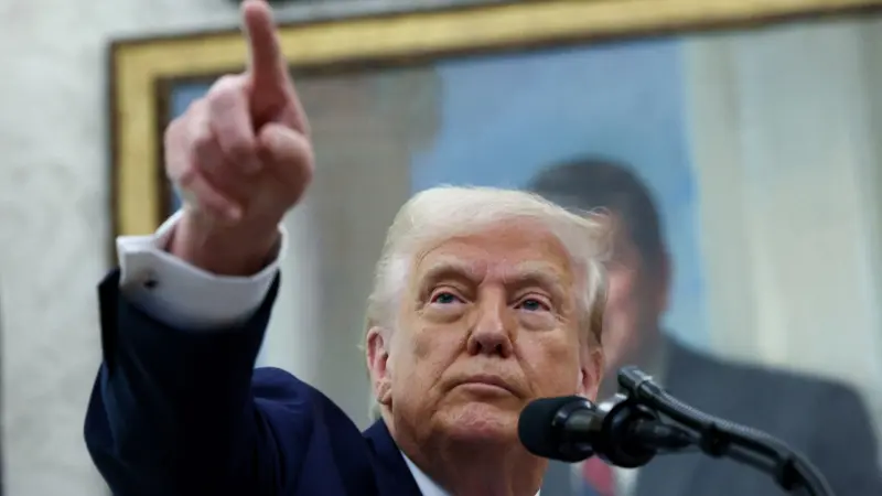 في قناتي بنما والسويس.. ترامب يطالب بمرور مجاني للسفن الأميركية