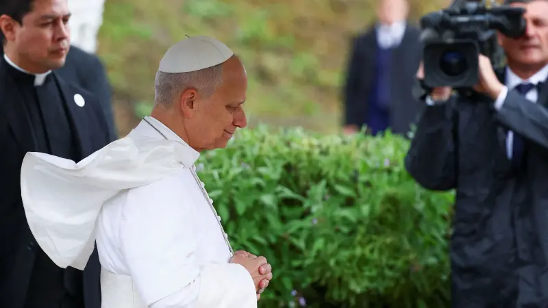 بابا الفاتيكان يحذر من توظيف الدين لخدمة أغراض سياسية أو عسكرية أو اقتصادية