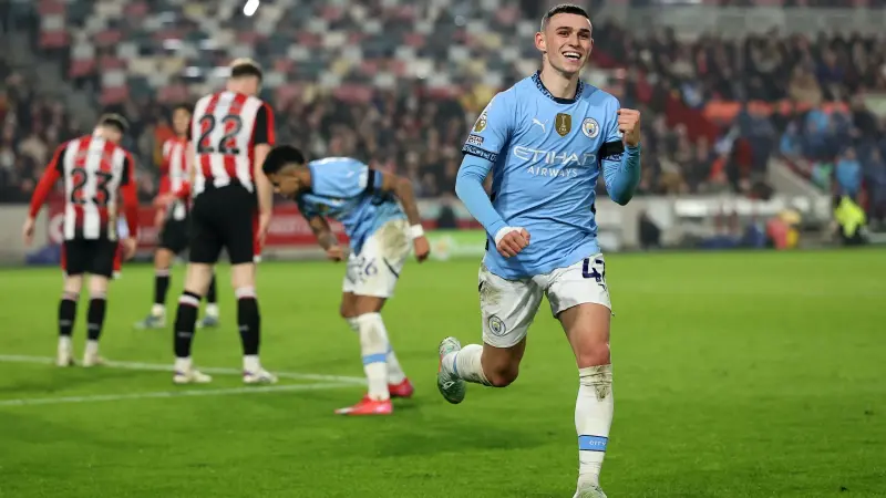 من هي والدة فيل فودين؟.. نجم السيتي يردّ على إساءة جماهير مانشستر يونايتد