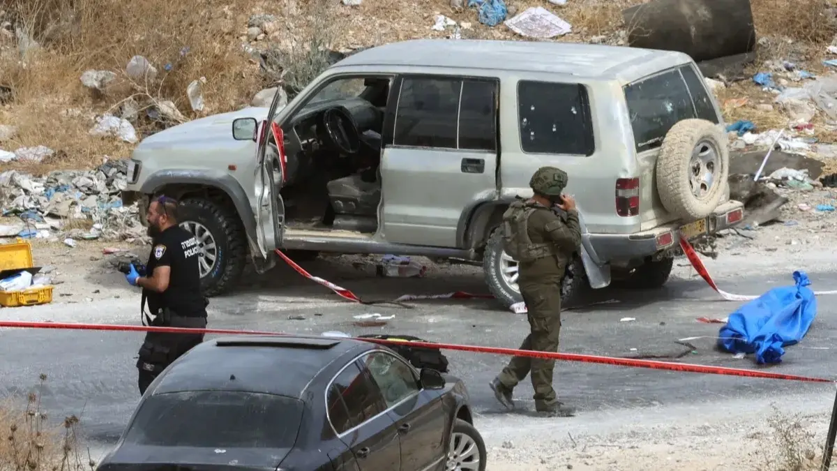 إطلاق نار إسرائيلي على مركبة فلسطينية خلف قتيلا (أ ف ب) إطلاق نار إسرائيلي على مركبة فلسطينية خلف قتيلا (أ ف ب)