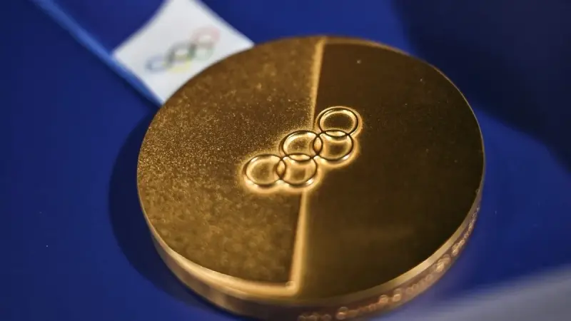 فيديو - ما سبب تحطم ميداليات دورة الألعاب الشتوية 2026؟