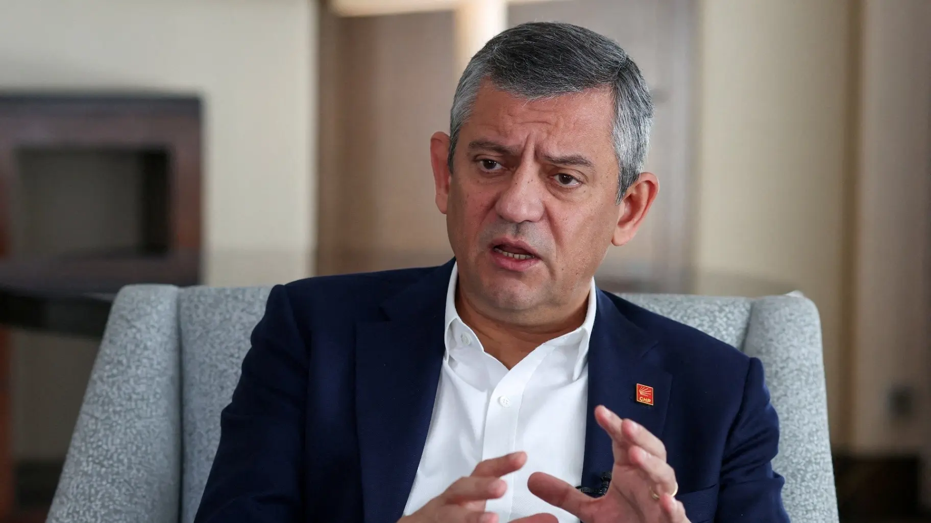 أوزال يرد على إبعاده من الزعامة بإطلاق حزب جديد (رويترز) أوزال يرد على إبعاده من الزعامة بإطلاق حزب جديد (رويترز)