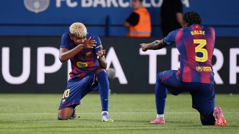 المشهد سبورتس: برشلونة يسحق كومو في كأس غامبر.. وهيندرسون يهزم ليفربول بحيلة ذكية