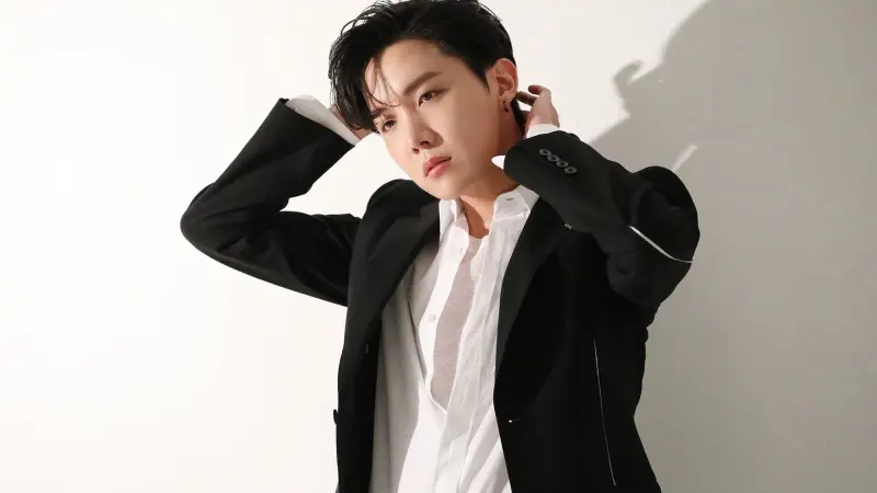 الجيش يُجبر جيهوب نجم "بي تي إس" على تعليق مسيرته