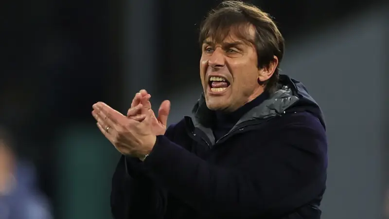 كونتي يدافع عن نفسه ويبرر أسباب فشله في الفوز بالألقاب القارية