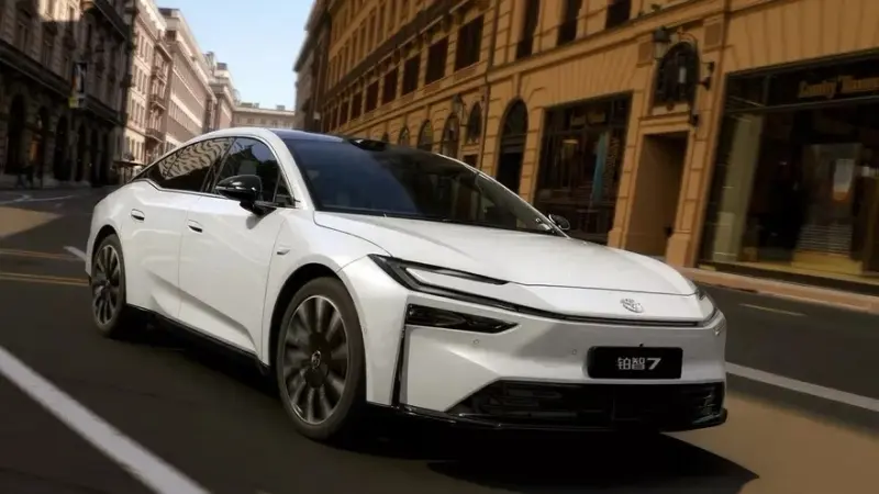 تويوتا تتحدى تيسلا بمواصفات متطورة وسعر منافس