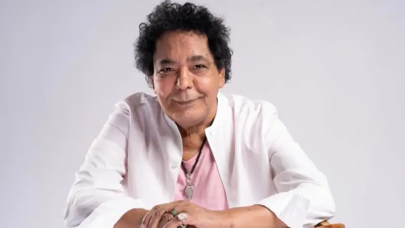 حقيقة مرض محمد منير وسفره إلى ألمانيا.. التفاصيل كاملة