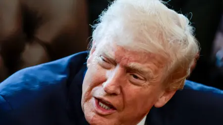 related_news_inside_blogsفيديو - مقلداً اللكنة الفرنسية.. ترامب يسخر من ماكرون